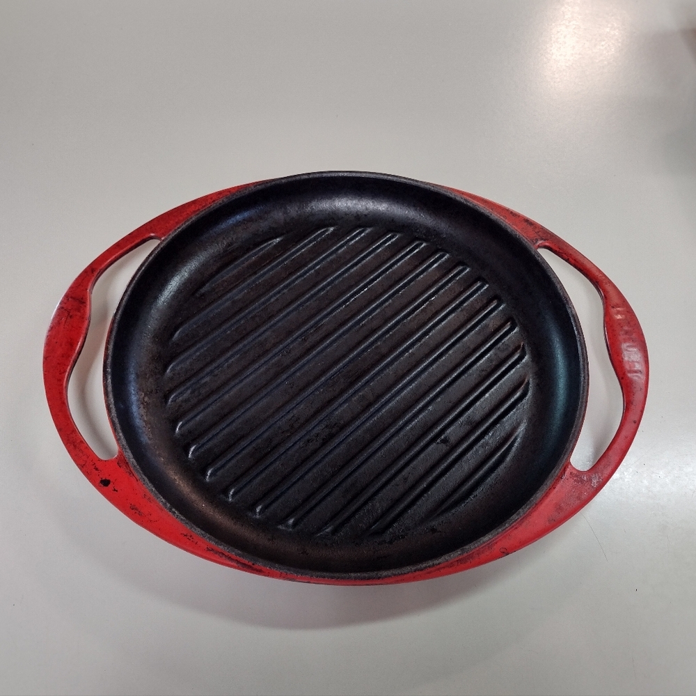 Le Creuset 10" Red Enamel Cast Iron Round Oval Grill Pan #26 Skinny Griddle Used